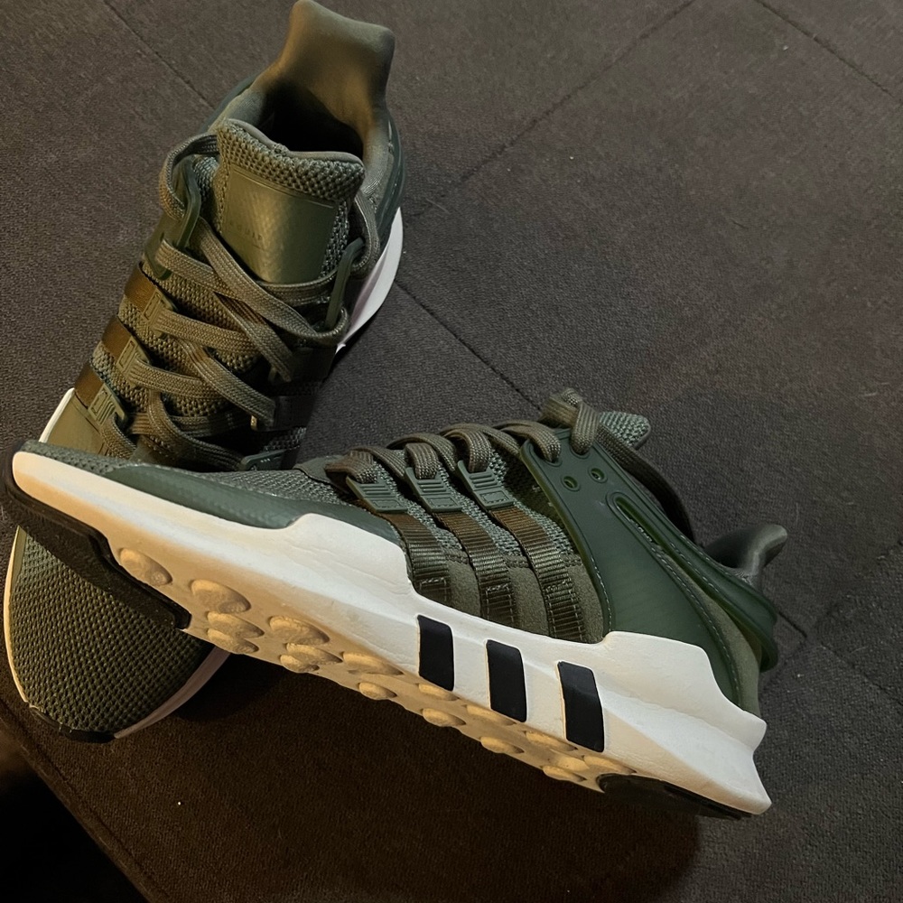 Adidas shoes women’s size 10 only worn once didn’t like them